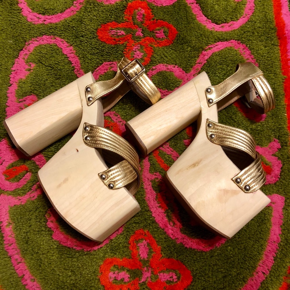 Jeffrey Campbell Gold Platform Sandals Size 7.5
